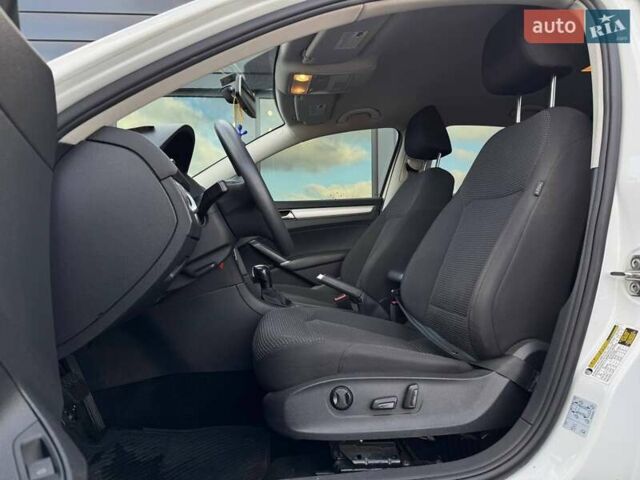 Белый Фольксваген Пассат, объемом двигателя 2 л и пробегом 90 тыс. км за 12800 $, фото 32 на Automoto.ua