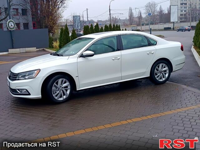 Белый Фольксваген Пассат, объемом двигателя 2 л и пробегом 167 тыс. км за 11770 $, фото 4 на Automoto.ua