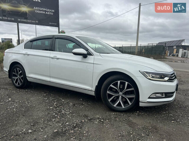 Белый Фольксваген Пассат, объемом двигателя 2 л и пробегом 120 тыс. км за 22000 $, фото 1 на Automoto.ua
