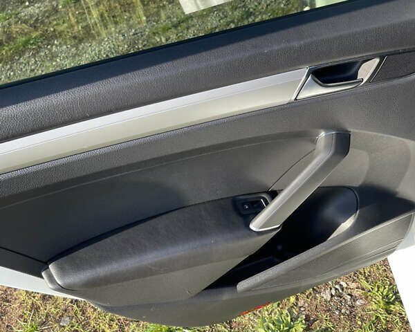 Белый Фольксваген Пассат, объемом двигателя 2 л и пробегом 132 тыс. км за 13200 $, фото 15 на Automoto.ua