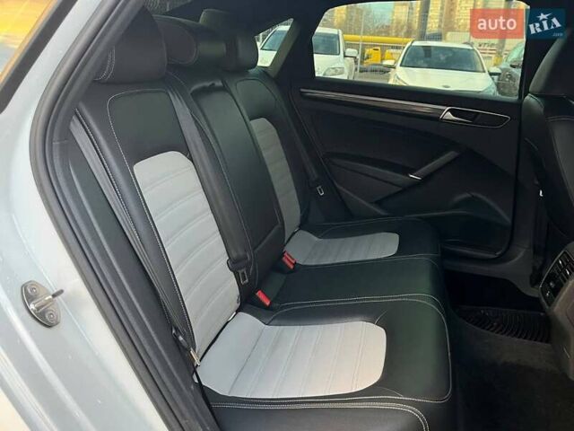 Білий Фольксваген Пассат, об'ємом двигуна 3.6 л та пробігом 72 тис. км за 17490 $, фото 10 на Automoto.ua