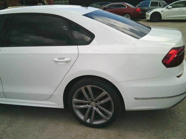 Белый Фольксваген Пассат, объемом двигателя 2 л и пробегом 222 тыс. км за 13900 $, фото 4 на Automoto.ua