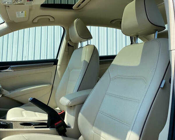 Белый Фольксваген Пассат, объемом двигателя 2 л и пробегом 98 тыс. км за 2800 $, фото 10 на Automoto.ua