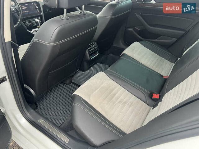 Белый Фольксваген Пассат, объемом двигателя 2 л и пробегом 120 тыс. км за 22000 $, фото 18 на Automoto.ua