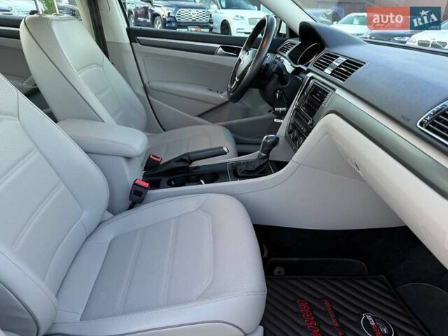 Білий Фольксваген Пассат, об'ємом двигуна 2 л та пробігом 145 тис. км за 18500 $, фото 20 на Automoto.ua