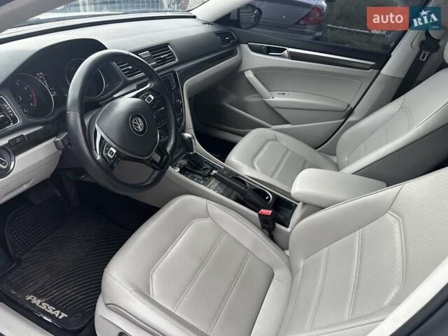 Белый Фольксваген Пассат, объемом двигателя 1.98 л и пробегом 70 тыс. км за 13500 $, фото 6 на Automoto.ua