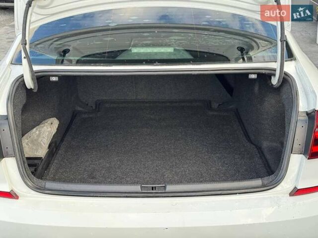 Белый Фольксваген Пассат, объемом двигателя 2 л и пробегом 90 тыс. км за 12800 $, фото 24 на Automoto.ua