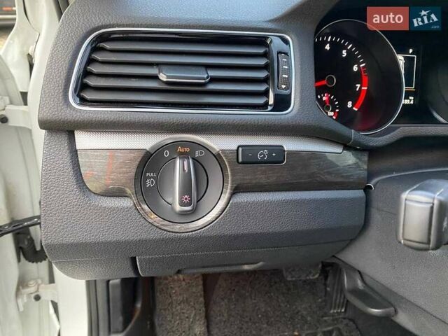 Білий Фольксваген Пассат, об'ємом двигуна 2 л та пробігом 73 тис. км за 17900 $, фото 13 на Automoto.ua