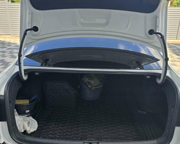 Білий Фольксваген Пассат, об'ємом двигуна 1.98 л та пробігом 127 тис. км за 15300 $, фото 5 на Automoto.ua