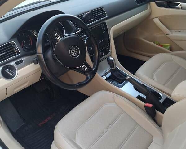 Білий Фольксваген Пассат, об'ємом двигуна 2 л та пробігом 91 тис. км за 16900 $, фото 7 на Automoto.ua