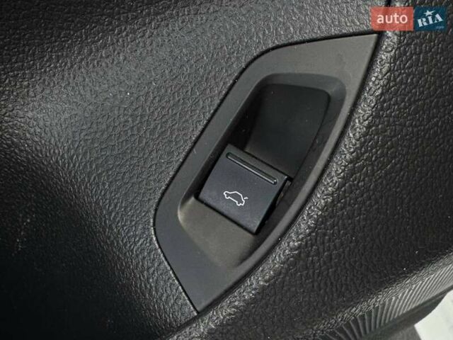 Белый Фольксваген Пассат, объемом двигателя 2 л и пробегом 90 тыс. км за 12800 $, фото 31 на Automoto.ua