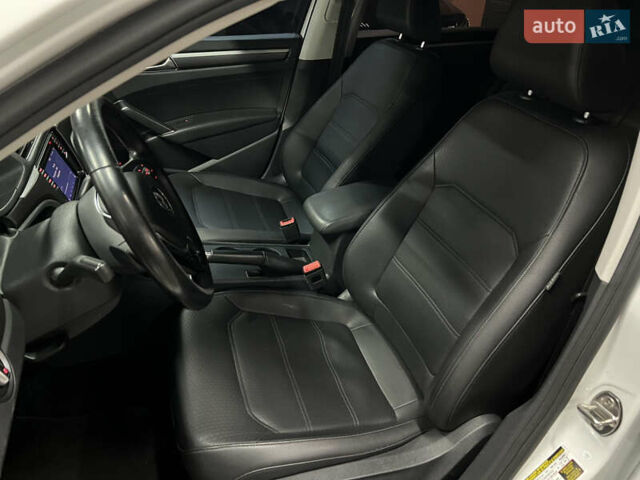 Білий Фольксваген Пассат, об'ємом двигуна 1.98 л та пробігом 143 тис. км за 13800 $, фото 21 на Automoto.ua