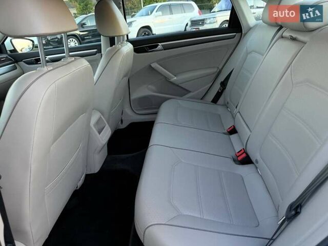 Білий Фольксваген Пассат, об'ємом двигуна 2 л та пробігом 145 тис. км за 18500 $, фото 16 на Automoto.ua
