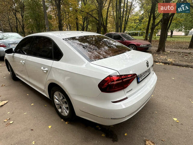 Фольксваген Пассат 2018 в Одессе на Automoto.ua Белый Фольксваген Пассат, объемом двигателя 1.98 л и пробегом 162 тыс. км за 15500 $, фото 4 на Automoto.ua