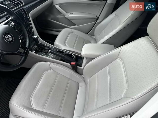 Белый Фольксваген Пассат, объемом двигателя 1.98 л и пробегом 70 тыс. км за 13500 $, фото 9 на Automoto.ua