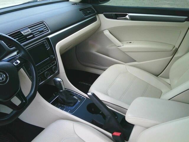 Белый Фольксваген Пассат, объемом двигателя 2 л и пробегом 222 тыс. км за 13900 $, фото 17 на Automoto.ua