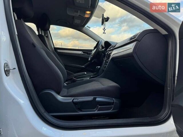 Белый Фольксваген Пассат, объемом двигателя 2 л и пробегом 90 тыс. км за 12800 $, фото 71 на Automoto.ua