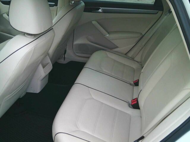 Белый Фольксваген Пассат, объемом двигателя 2 л и пробегом 222 тыс. км за 13900 $, фото 14 на Automoto.ua