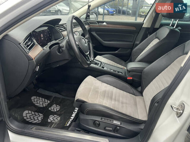 Белый Фольксваген Пассат, объемом двигателя 2 л и пробегом 120 тыс. км за 22000 $, фото 16 на Automoto.ua