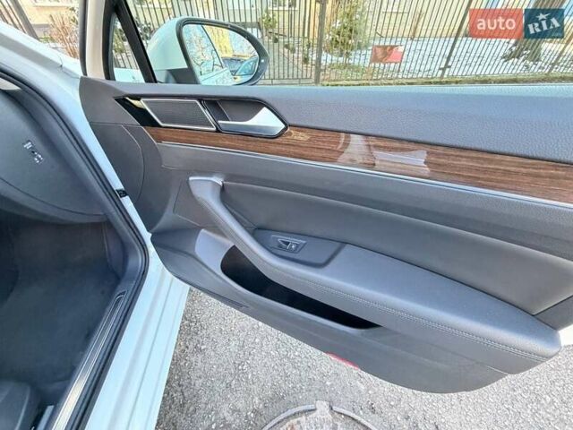 Білий Фольксваген Пассат, об'ємом двигуна 1.97 л та пробігом 99 тис. км за 22800 $, фото 19 на Automoto.ua