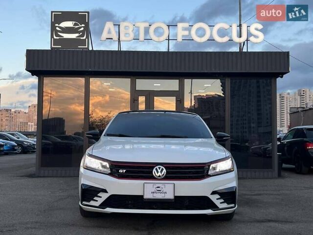 Білий Фольксваген Пассат, об'ємом двигуна 3.6 л та пробігом 72 тис. км за 17490 $, фото 2 на Automoto.ua