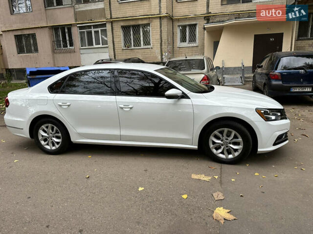 Фольксваген Пассат 2018 в Одессе на Automoto.ua Белый Фольксваген Пассат, объемом двигателя 1.98 л и пробегом 162 тыс. км за 15500 $, фото 2 на Automoto.ua
