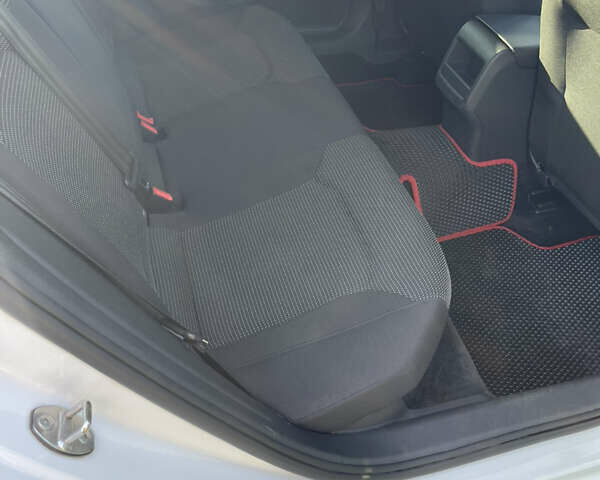 Белый Фольксваген Пассат, объемом двигателя 2 л и пробегом 132 тыс. км за 13200 $, фото 18 на Automoto.ua