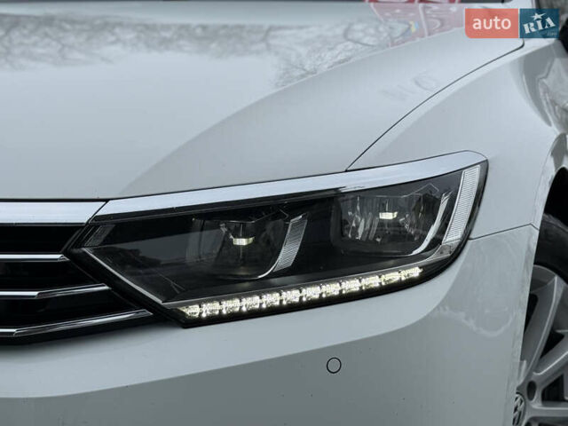 Белый Фольксваген Пассат, объемом двигателя 2 л и пробегом 198 тыс. км за 18950 $, фото 13 на Automoto.ua