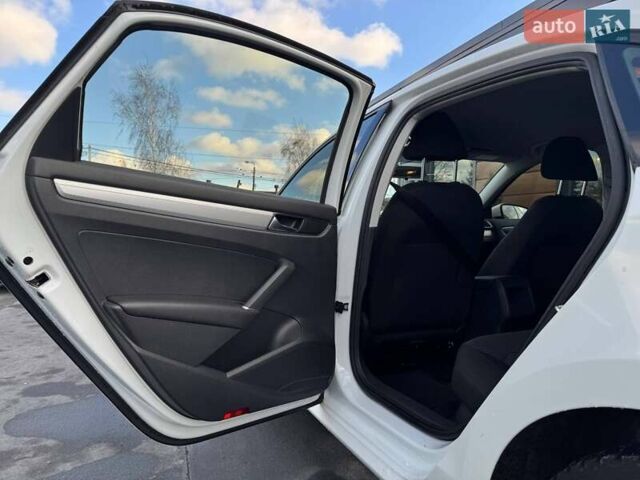 Белый Фольксваген Пассат, объемом двигателя 2 л и пробегом 90 тыс. км за 12800 $, фото 47 на Automoto.ua