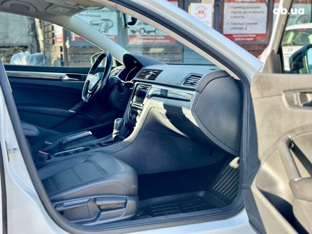 Белый Фольксваген Пассат, объемом двигателя 2 л и пробегом 176 тыс. км за 12500 $, фото 17 на Automoto.ua