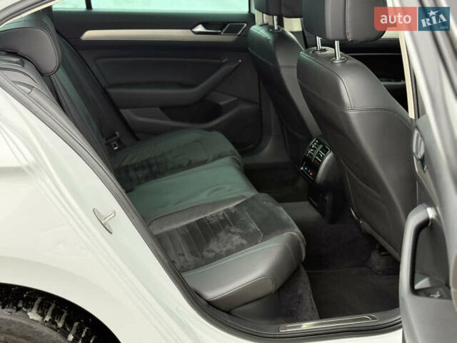 Белый Фольксваген Пассат, объемом двигателя 2 л и пробегом 198 тыс. км за 18950 $, фото 71 на Automoto.ua