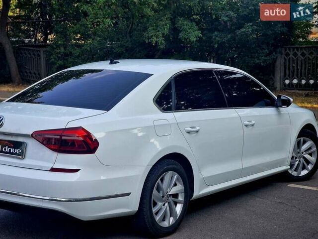 Белый Фольксваген Пассат, объемом двигателя 1.98 л и пробегом 70 тыс. км за 13499 $, фото 7 на Automoto.ua