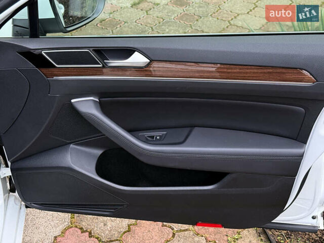 Белый Фольксваген Пассат, объемом двигателя 1.97 л и пробегом 98 тыс. км за 21500 $, фото 34 на Automoto.ua