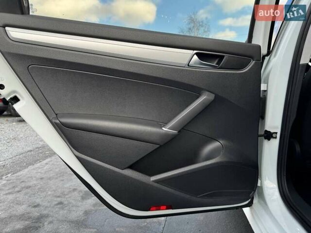 Белый Фольксваген Пассат, объемом двигателя 2 л и пробегом 90 тыс. км за 12800 $, фото 48 на Automoto.ua