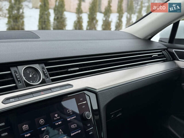 Белый Фольксваген Пассат, объемом двигателя 2 л и пробегом 198 тыс. км за 18950 $, фото 105 на Automoto.ua