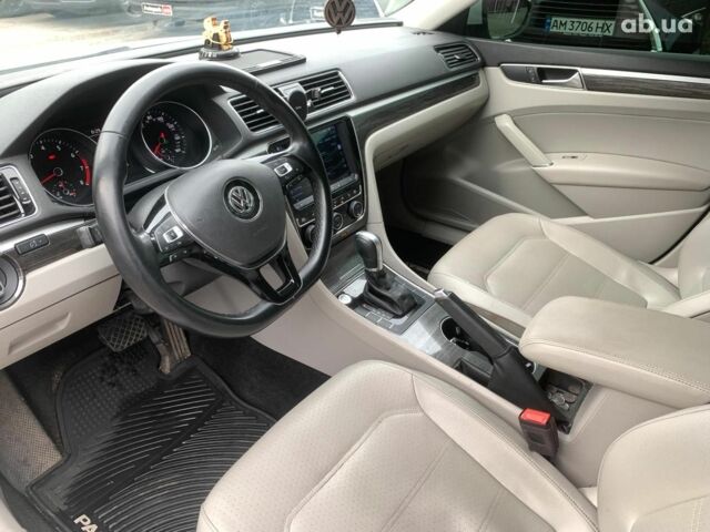 Білий Фольксваген Пассат, об'ємом двигуна 2 л та пробігом 152 тис. км за 16490 $, фото 25 на Automoto.ua
