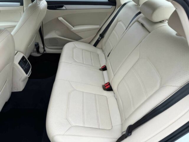 Білий Фольксваген Пассат, об'ємом двигуна 2 л та пробігом 36 тис. км за 2800 $, фото 10 на Automoto.ua