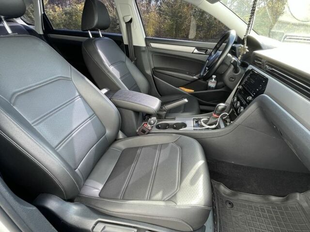 Белый Фольксваген Пассат, объемом двигателя 2 л и пробегом 68 тыс. км за 18500 $, фото 7 на Automoto.ua