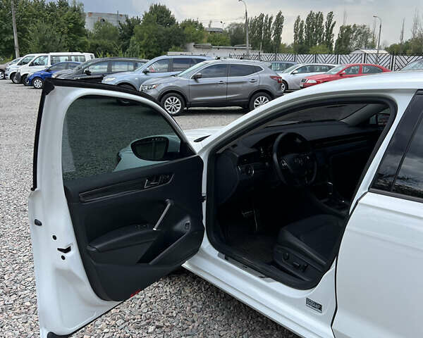 Белый Фольксваген Пассат, объемом двигателя 2 л и пробегом 114 тыс. км за 17950 $, фото 9 на Automoto.ua