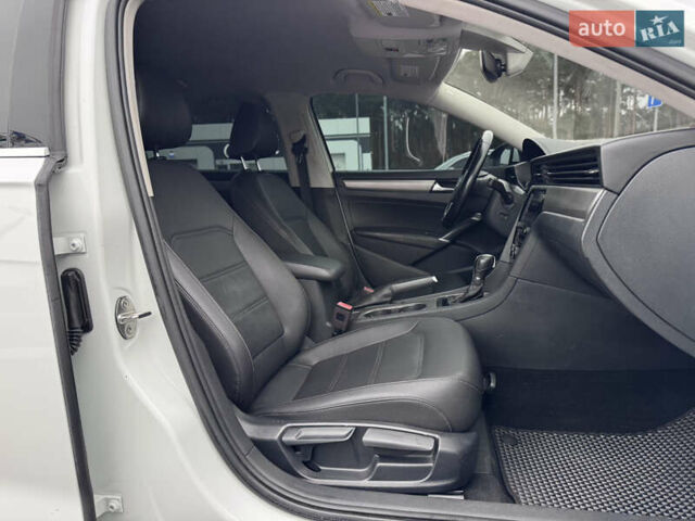 Белый Фольксваген Пассат, объемом двигателя 1.98 л и пробегом 144 тыс. км за 16300 $, фото 40 на Automoto.ua