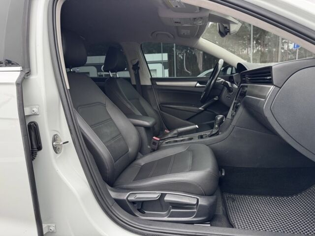 Білий Фольксваген Пассат, об'ємом двигуна 2 л та пробігом 144 тис. км за 16300 $, фото 23 на Automoto.ua