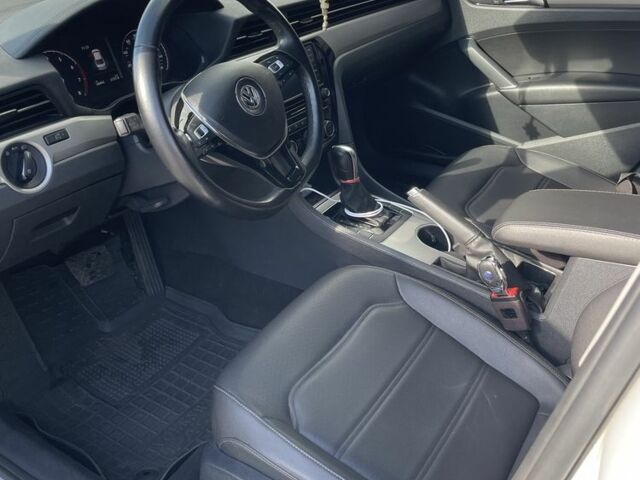 Белый Фольксваген Пассат, объемом двигателя 2 л и пробегом 68 тыс. км за 18500 $, фото 6 на Automoto.ua