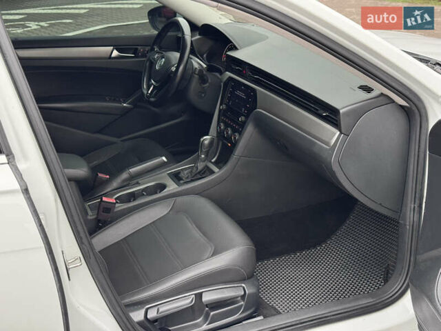 Белый Фольксваген Пассат, объемом двигателя 1.98 л и пробегом 144 тыс. км за 16300 $, фото 39 на Automoto.ua