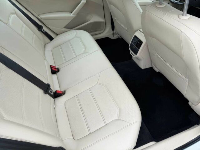 Білий Фольксваген Пассат, об'ємом двигуна 2 л та пробігом 36 тис. км за 2800 $, фото 11 на Automoto.ua