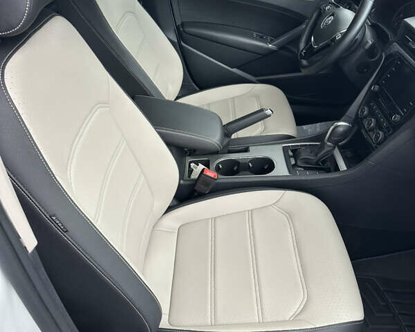 Белый Фольксваген Пассат, объемом двигателя 2 л и пробегом 51 тыс. км за 23750 $, фото 15 на Automoto.ua