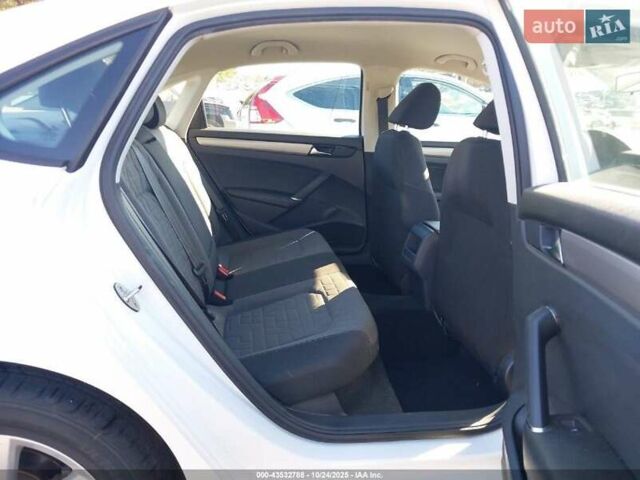 Белый Фольксваген Пассат, объемом двигателя 2 л и пробегом 42 тыс. км за 11355 $, фото 10 на Automoto.ua