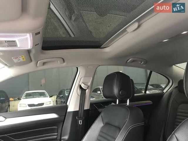 Белый Фольксваген Пассат, объемом двигателя 2 л и пробегом 55 тыс. км за 30990 $, фото 2 на Automoto.ua