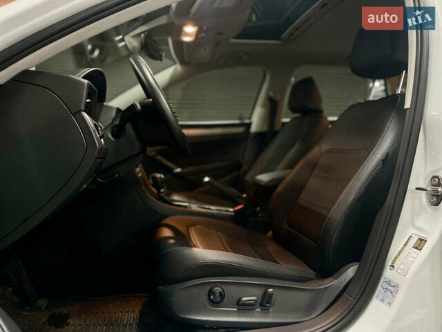 Білий Фольксваген Пассат, об'ємом двигуна 1.98 л та пробігом 72 тис. км за 21000 $, фото 35 на Automoto.ua