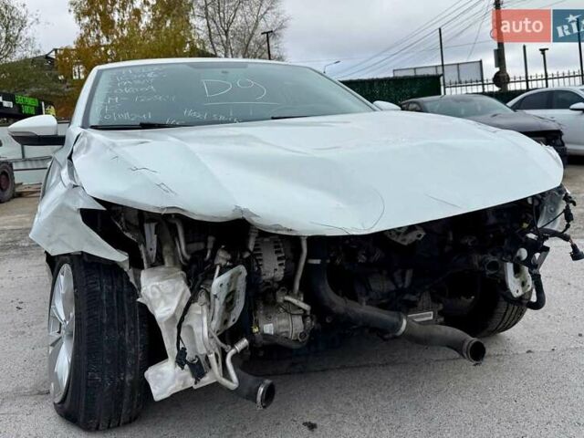 Белый Фольксваген Пассат, объемом двигателя 2 л и пробегом 123 тыс. км за 7600 $, фото 1 на Automoto.ua