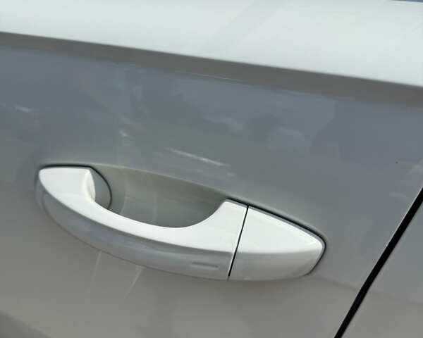 Білий Фольксваген Пассат, об'ємом двигуна 2 л та пробігом 152 тис. км за 18300 $, фото 13 на Automoto.ua